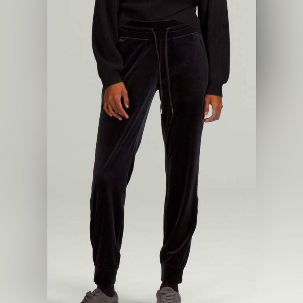 Lululemon Ready to Crush High-Rise Velour Jogger *Full Length black 6 velvet